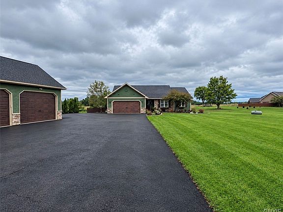 3rd image of 399 Center Rd