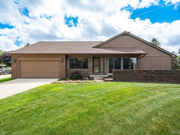 8341 Clay Ct, Sterling Heights, MI 48313