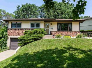 2358 Graham Cir, Dubuque, IA 52002