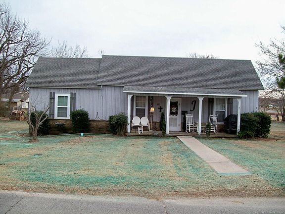 2nd image of 410 Broadway Ave