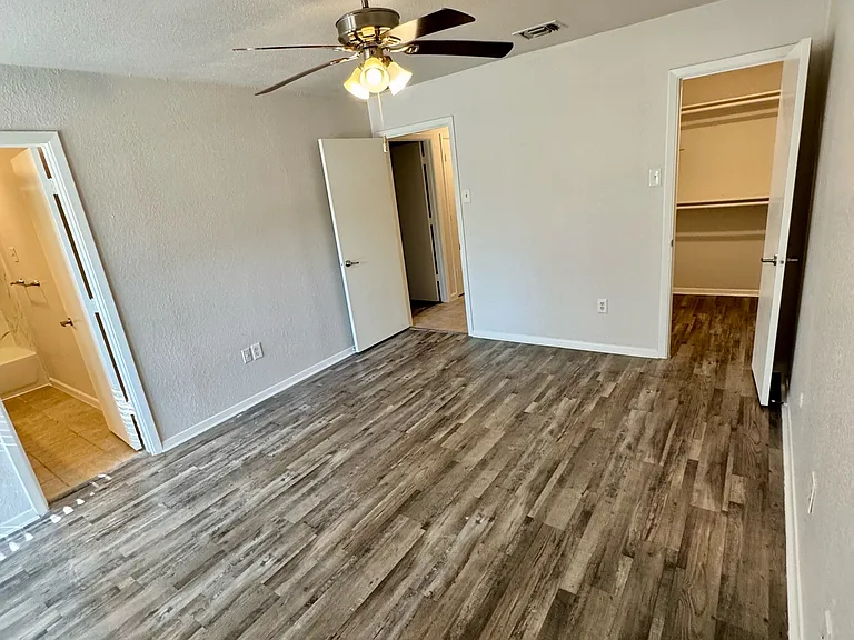 4019 Evergreen St — Photo 10