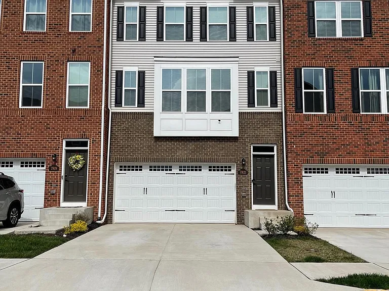 7821 Cove Point Dr — Photo 1