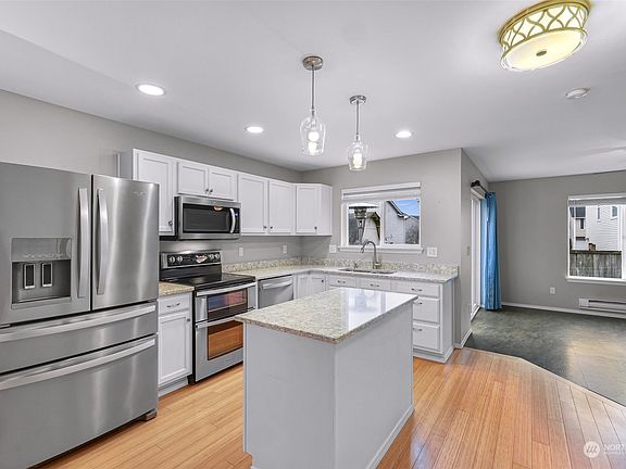 4th image of 10318 25th Street SE