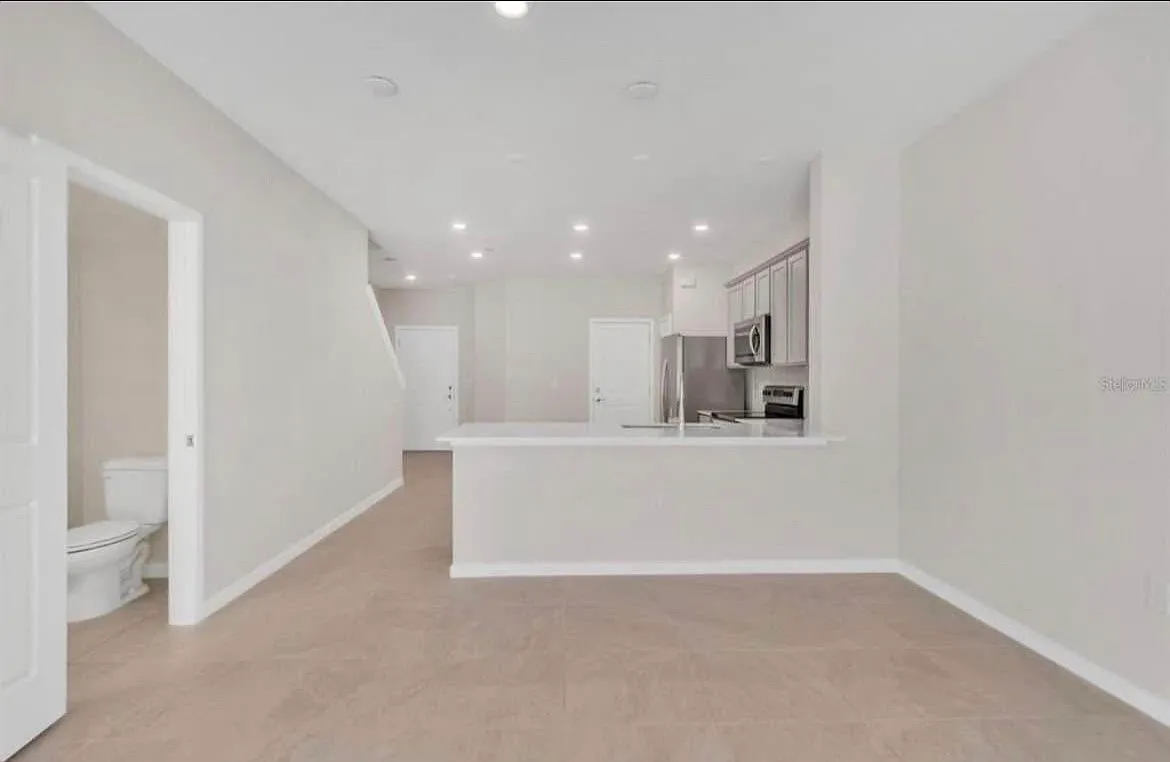 3 bed, 1699 sqft, $2,100 — Photo 4