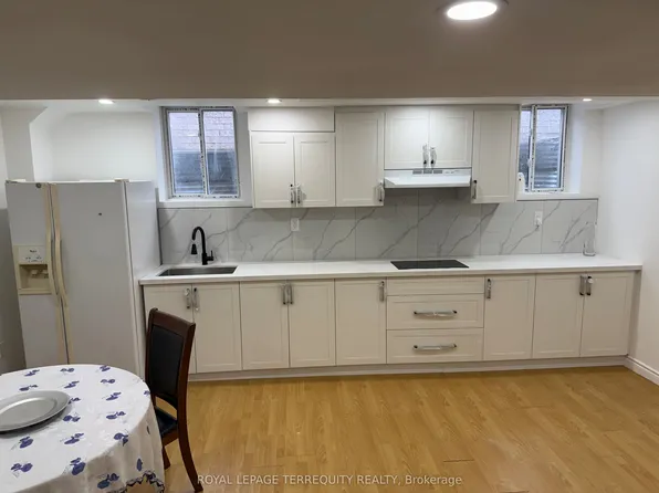 520 Matisse Pl #Basement, Mississauga, ON L5W 1M3