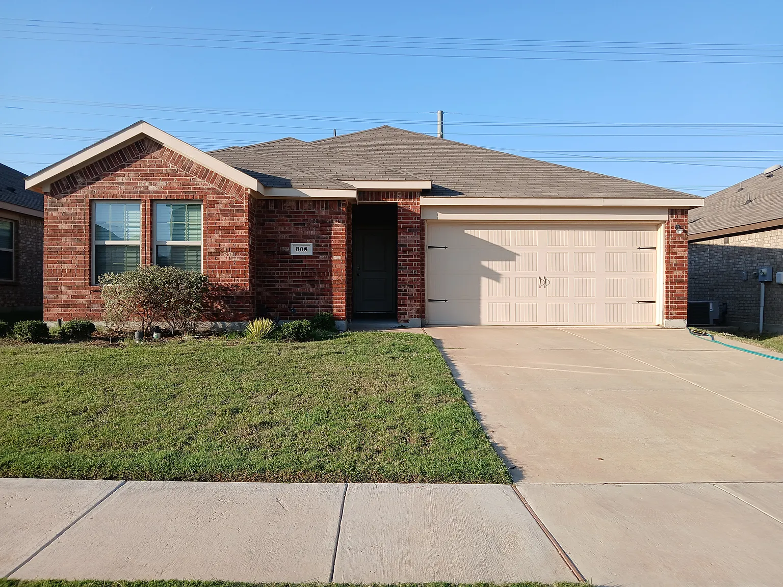 3 bed, 1266 sqft, $1,965 — Photo 3