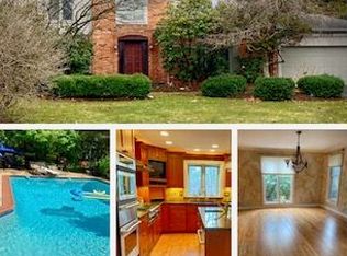 35163 Old Timber Rd, Farmington Hills, MI 48331