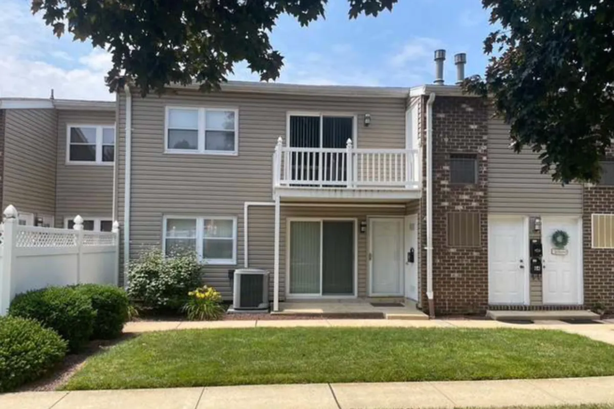Building Photo - 2906 State Hill Rd #G3
