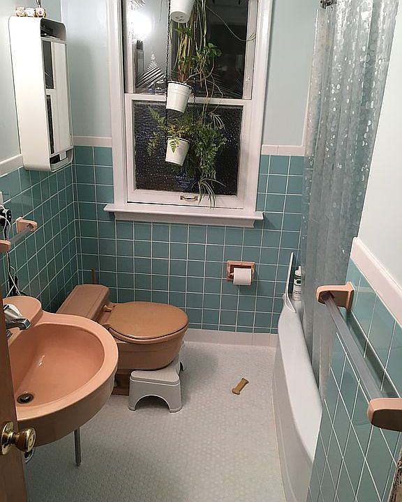 2nd image of 1432 E Hayes Ave