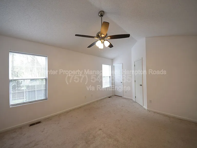 1549 River Creek Cres — Photo 30