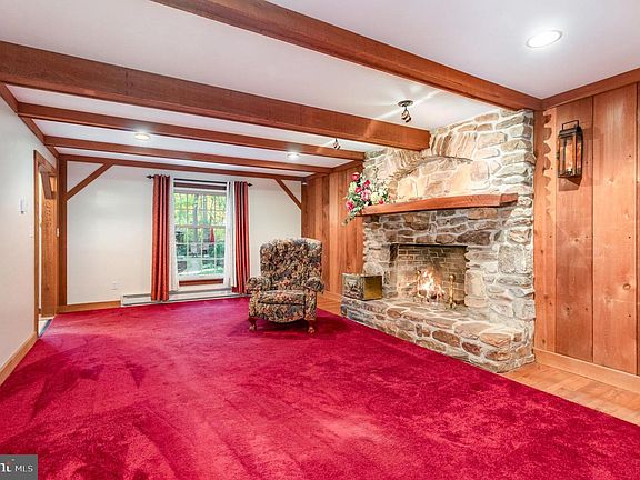 4th image of 1327 Baltimore Rd