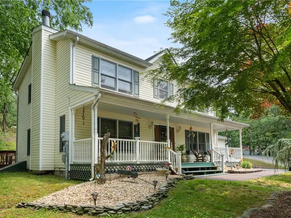 1028 Forest Dr, Stroudsburg, PA 18360