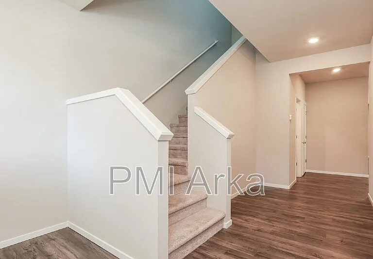 10823 32nd St NE — Photo 2