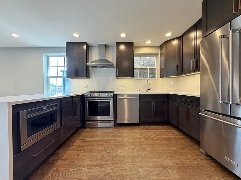 2427 W Grenshaw St #2 — Photo 30
