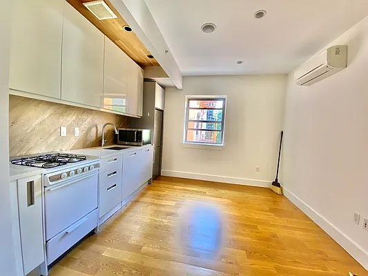 Rented by Simply Brooklyn Realty Inc | media 7