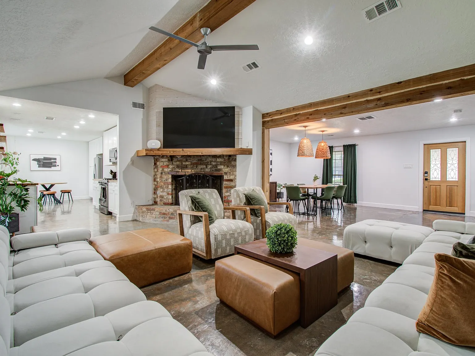 4 bed, 2156 sqft, $8,750 — Photo 3