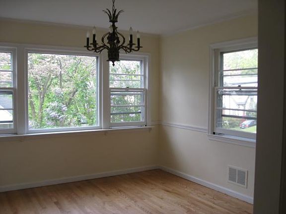 5th image of 10 Hudson Pl