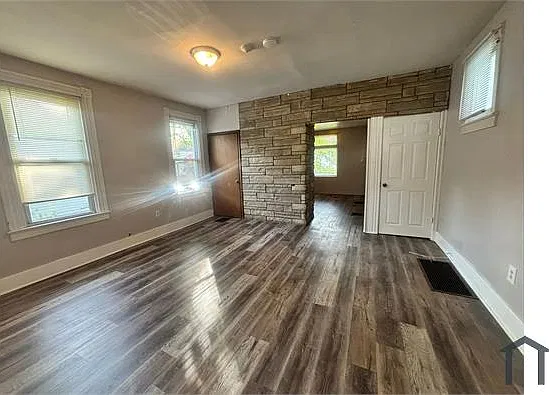 3 bed, 1248 sqft, $1,900 — Photo 3