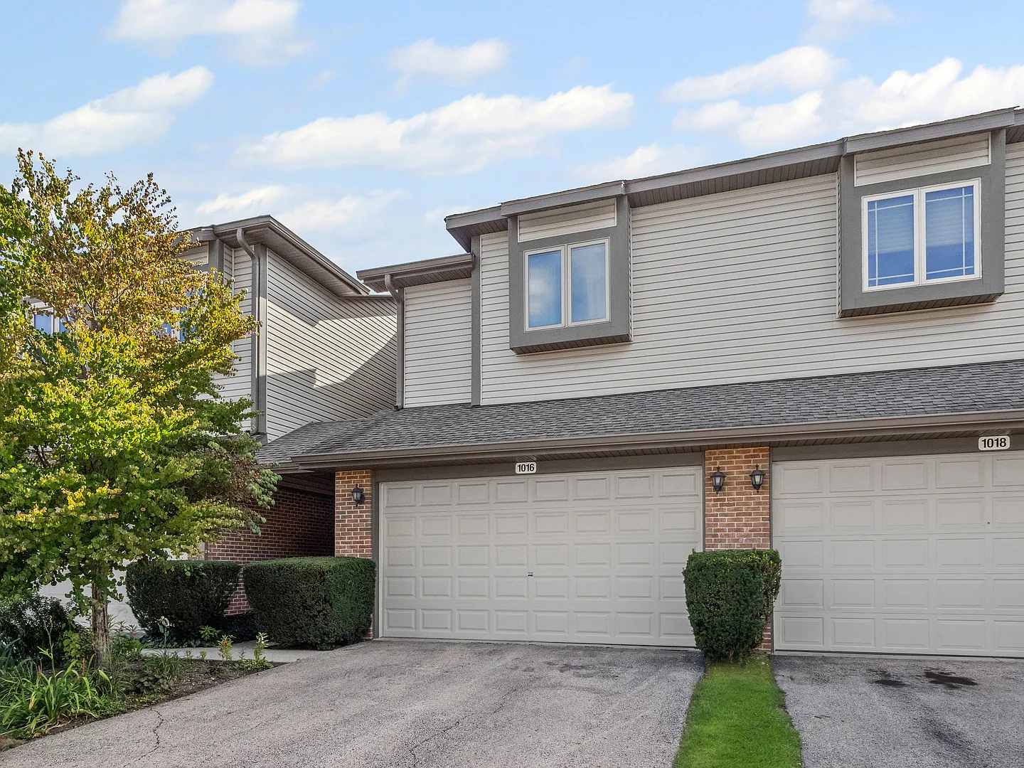 1016 Arbor Ct photo 1