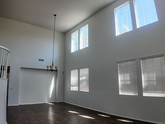 3rd image of 1328 Landmark Ln