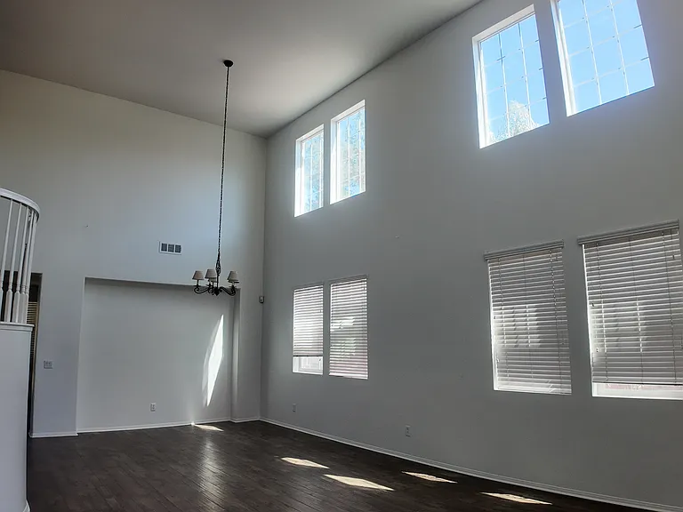 1328 Landmark Ln — Photo 3