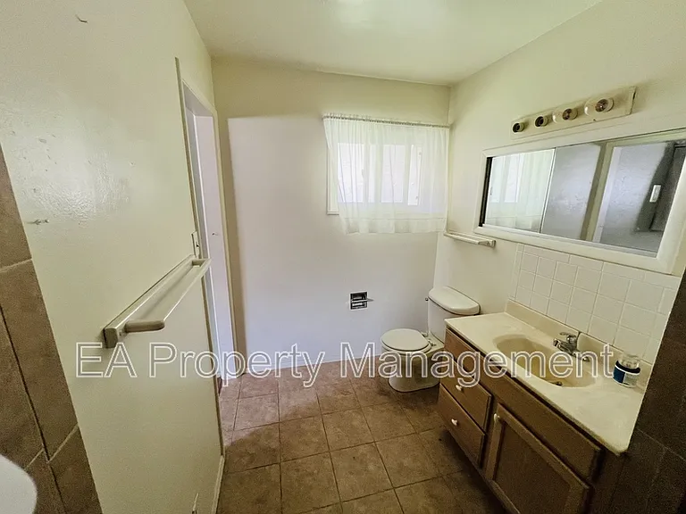 716 Dallas St NE — Photo 7