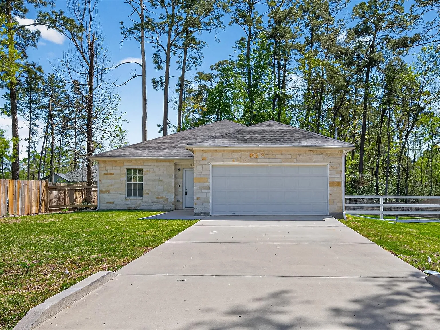 3 bed, 2.5 bath, 1620 sqft, $1,800 — Photo 4