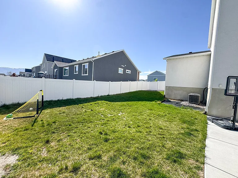4138 W 750 S — Photo 27