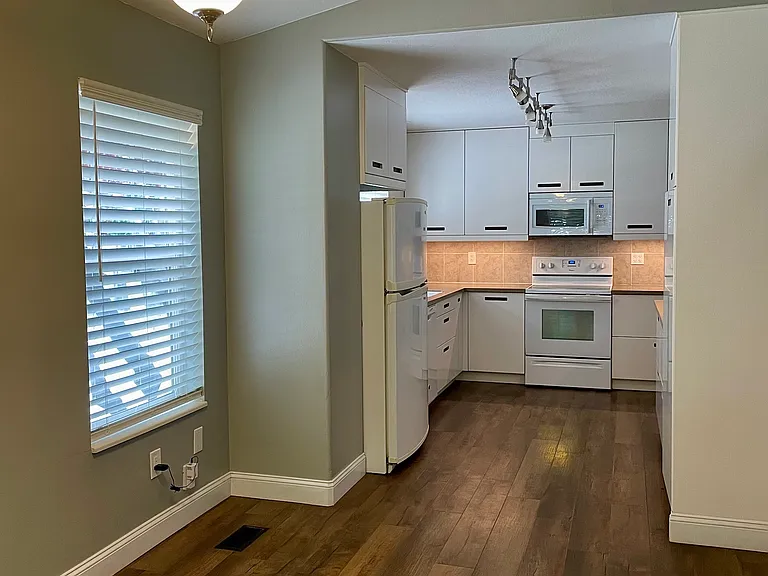 857 W 200 S — Photo 10