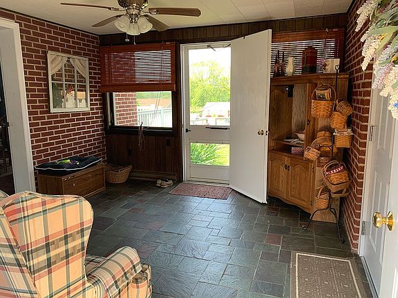 3rd image of 306 W Stanton Rd