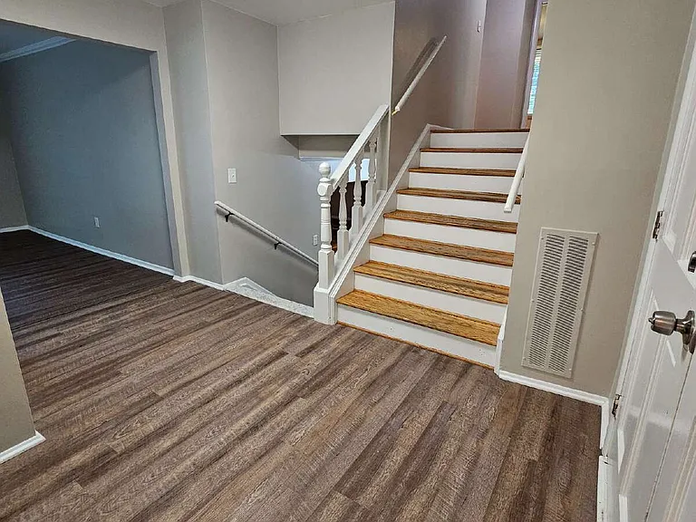 591 E Long Lake Rd — Photo 4