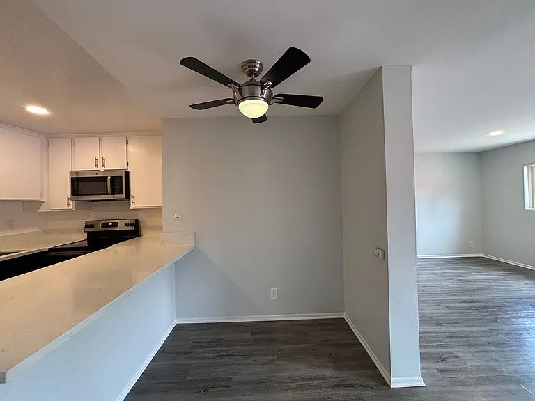 2039 North Las Palmas Ave — Photo 34