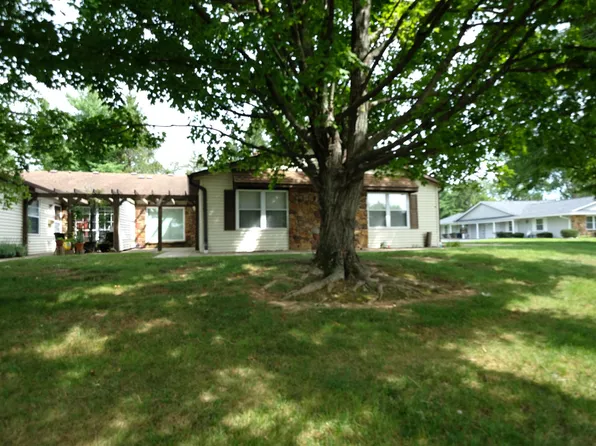 1193 E Buckingham Dr, Bloomington, IN 47401