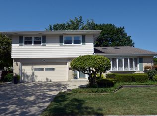 1726 N Stratford Rd, Arlington Heights, IL 60004