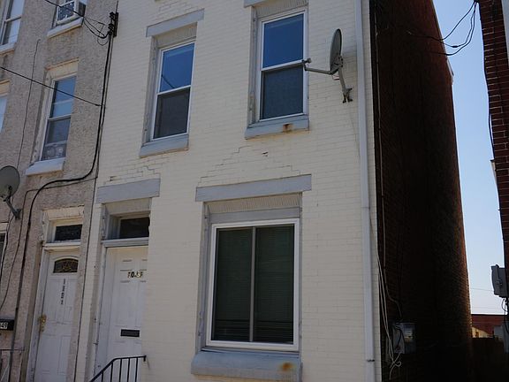 2nd image of 1051 Powell St