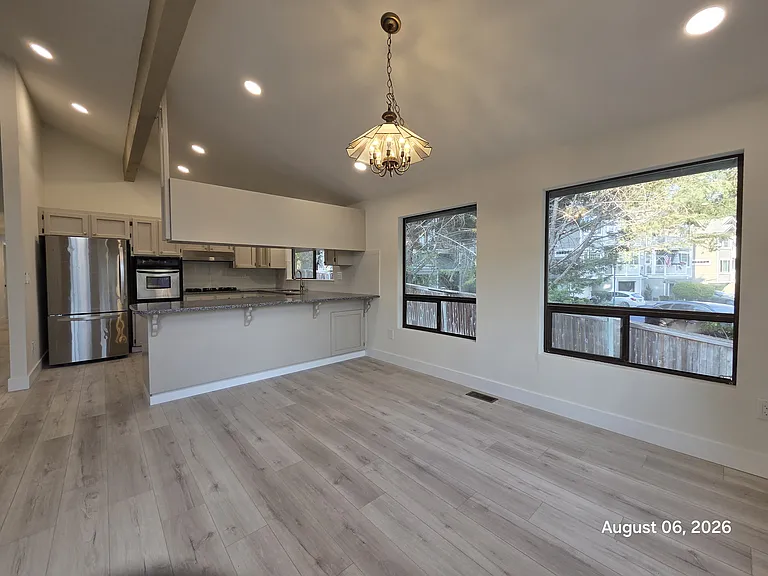 18654 NE 55th Way — Photo 10