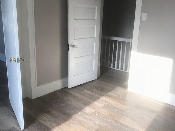 5th image of 3018 Henrietta St #2F