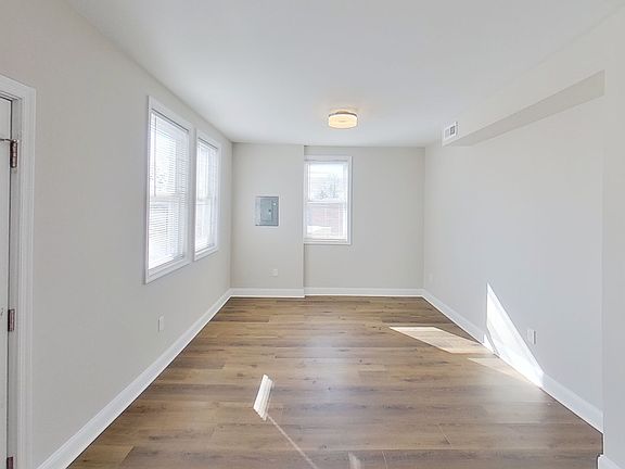 Central AC & Heat + On site laundry