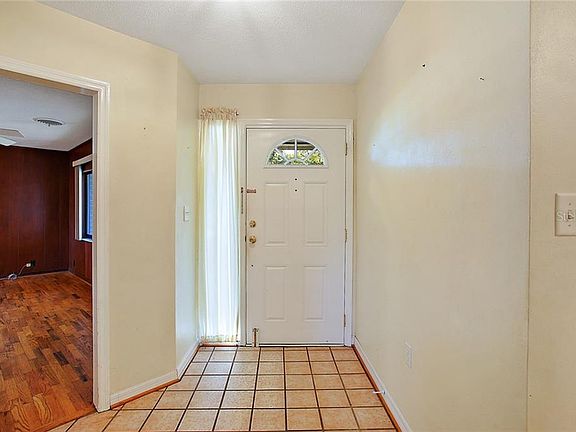 4th image of 1104 N Shore Dr