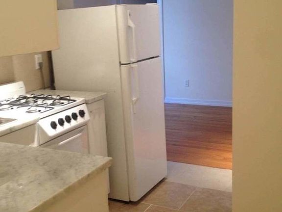 4th image of 50 Barrow St APT 5