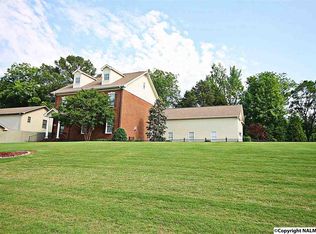 117 Robin Ln SE, Huntsville, AL 35802