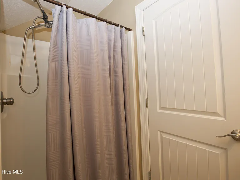 16 Montrose Ct — Photo 58