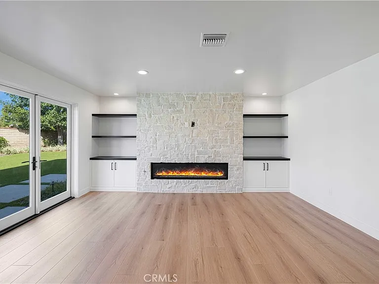 21 Longstreet — Photo 8