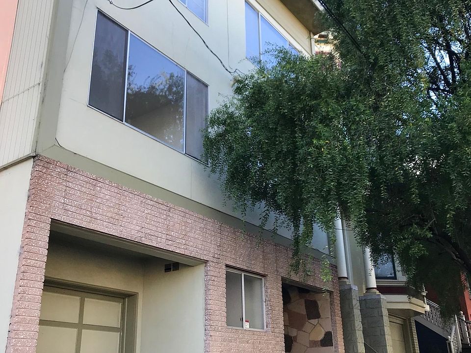 Front view of 4 unit building