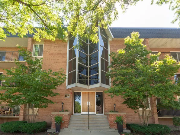 1060 Mill St APT 307, Naperville, IL 60563