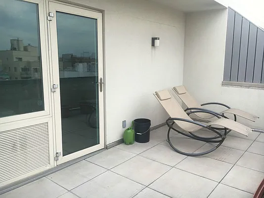 Rented by Compass | media 81