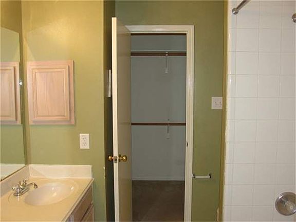 5th image of 18223 Campbellford Dr
