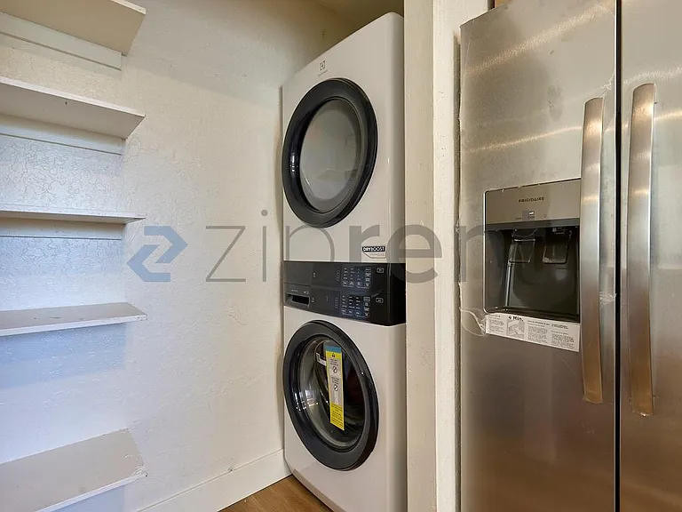 213 E Acacia St #A — Photo 10