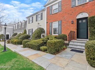 12 Greenwich Hills Dr #12, Greenwich, CT 06831