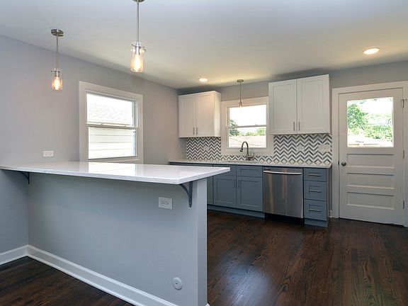 4th image of 1327 S Dunton Ave